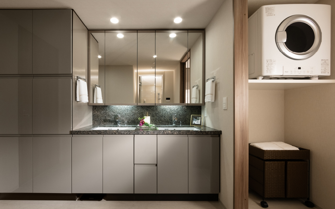 POWDER ROOM